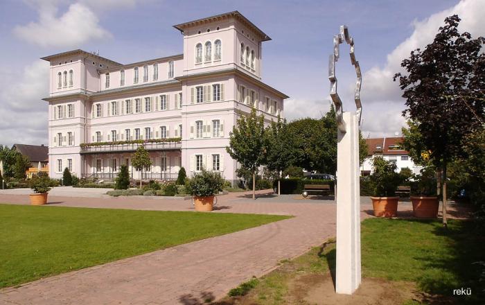 "L'Arbre" von William Noblet - am Rathaus